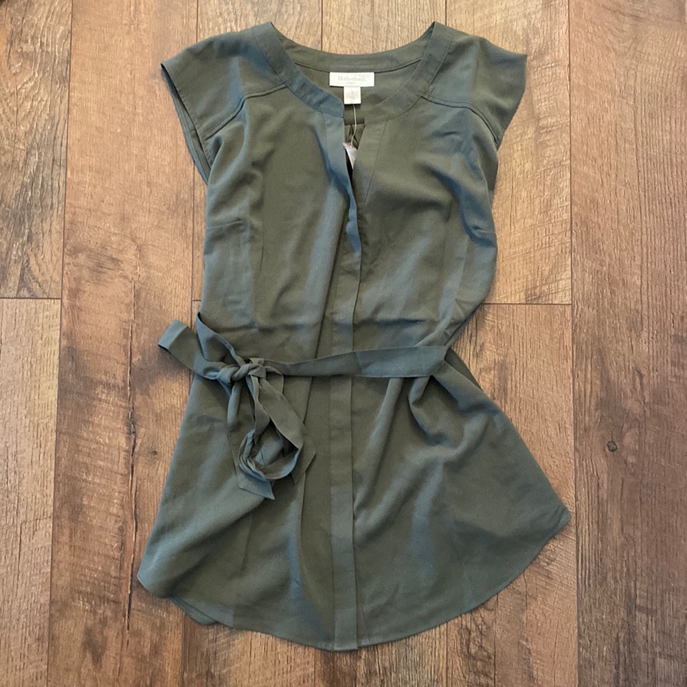 NWT- motherhood maternity sleeveless top!